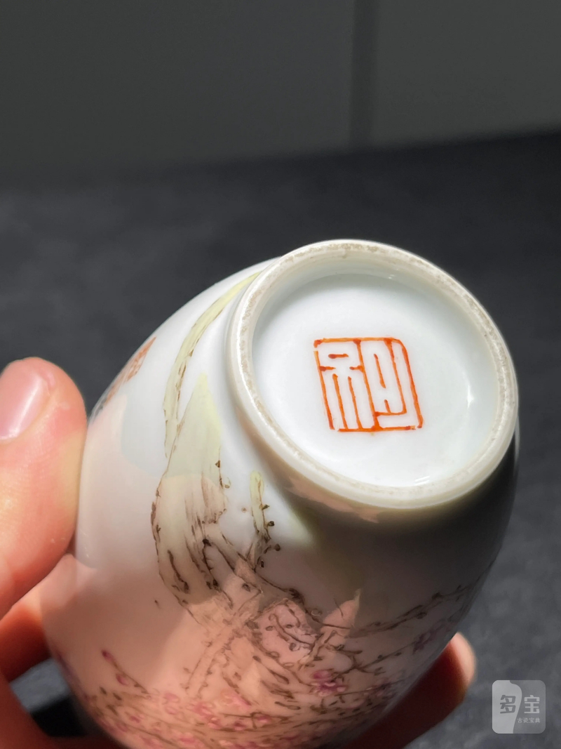 民国 田鹤仙款粉彩梅花纹小瓶 - 图9